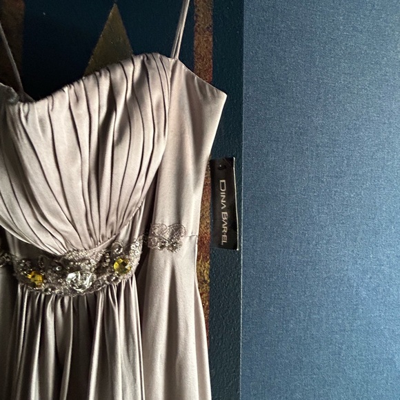 Beautiful silk floor leangth designer gown silver grey - Picture 4 of 5